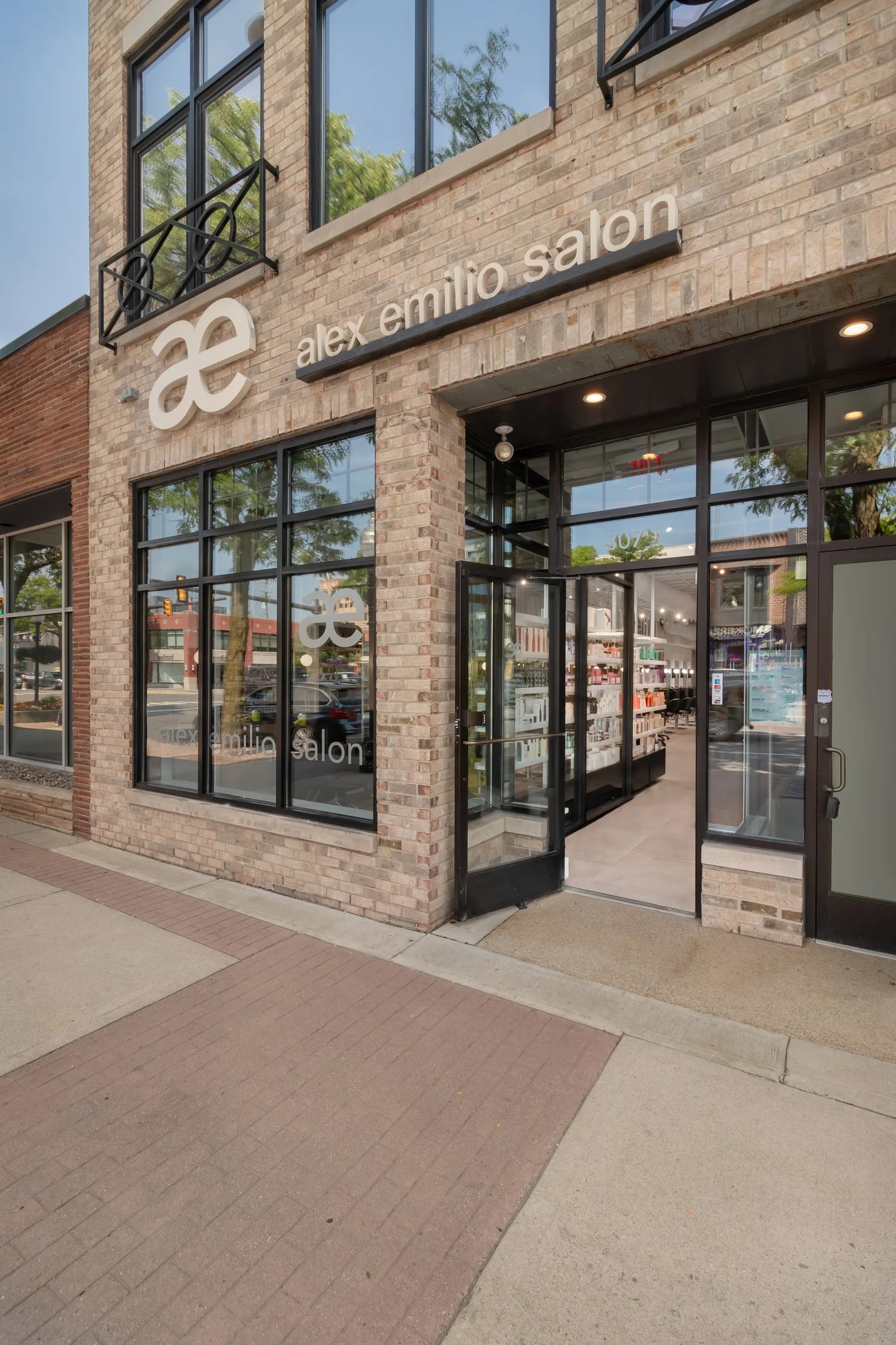 Royal Oak salon — photo 1